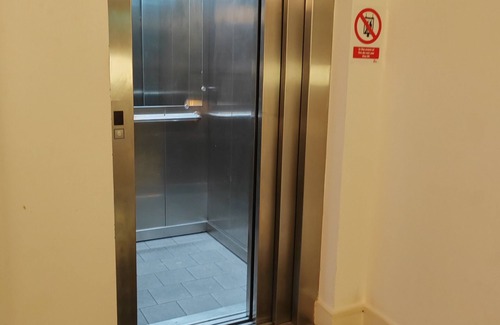 Grange Moor Apartamento | Lovely 1 bed apartment -contractors welcome