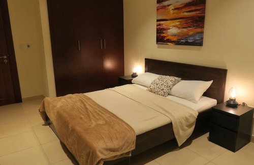 Doha Apartamento | Lovely 1 Bed Served Apartment with Pool