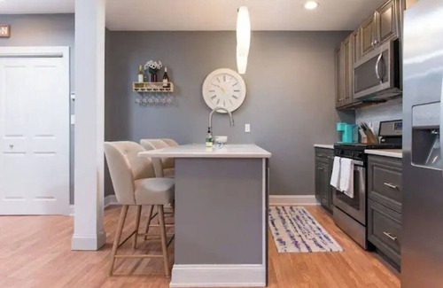 Wilmington Apartamento | Lovely 1-bedroom apt, nobody above, below+ parking