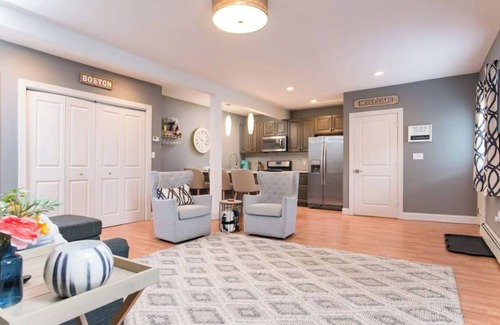 Wilmington Apartamento | Lovely 1-bedroom apt, nobody above, below+ parking