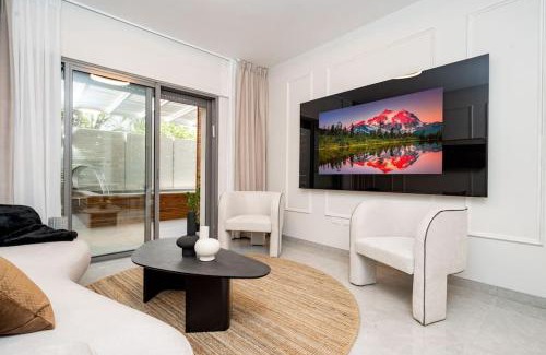 Mea She'arim Apartamento | Lovely 1 bedroom apt w/pool. Haneviim st jerusalem
