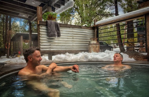 Glencoe Cabina | Lovely 1-bedroom cabin in Pioneer plus camping and Rv Sites w/ 10 person hot tub