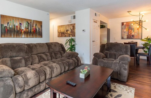 Northeast Reno Condominio | Lovely 1-bedroom condo with spectacular view pool