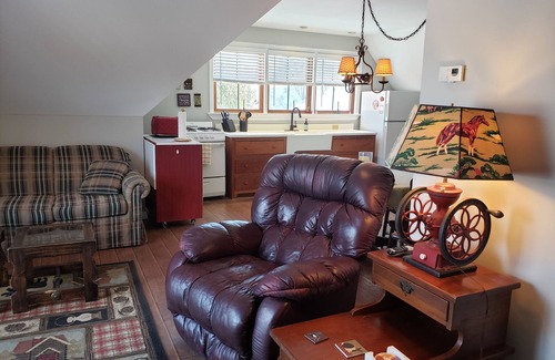 Barton Apartamento | Lovely 1 bedroom guest house/apartment on Willoughby Lake with private lakefront