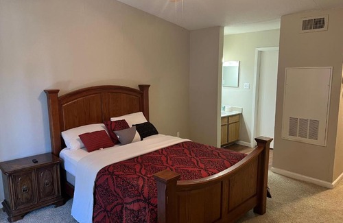 George Bush Park/Eldridge Apartamento | Lovely 1-Bedroom Townhome with Nice Amenities
