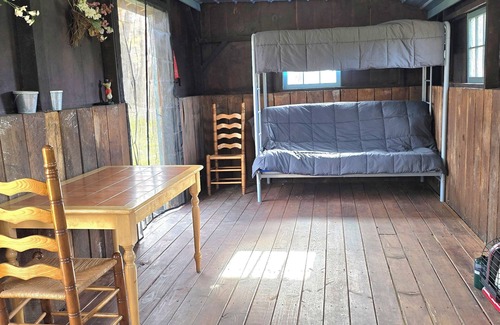 Cherry Valley Cabina | Lovely 1-bedroom Rustic Cabin in Roseboom NY, just 12 miles from Cooperstown