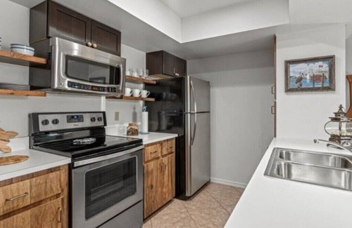 Captains Cove Condominio | Lovely 1-Bedroom Vacation Home with Pool & Dock