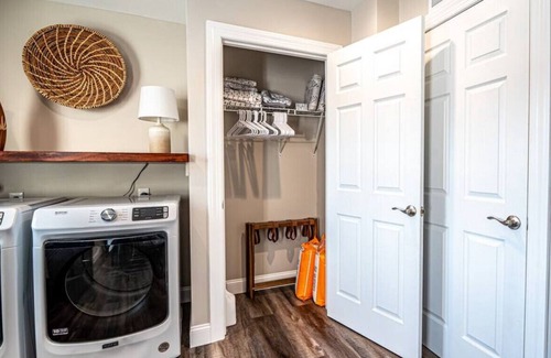 Loyalton Apartamento | Lovely 1 bedroom with Free Parking, River Views