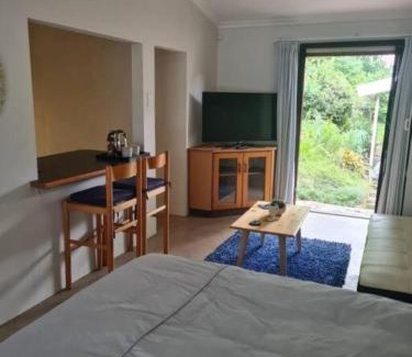 Kloof Apartamento | Lovely 1 Queen bed, 1 Sleeper couch Self-catering cottage