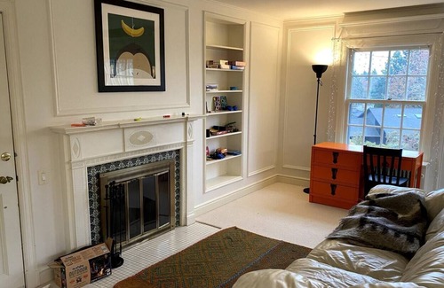 Bridlemile Apartamento | Lovely 1bd/1bath suite at historical Wilcox Estate