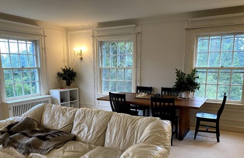 Bridlemile Apartamento | Lovely 1bd/1bath suite at historical Wilcox Estate