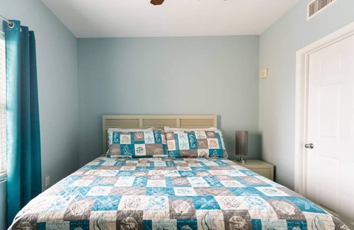 Panama City Beach Complejo | Lovely 1Bd/2bath + Bunk Room & 2 Queen Sofa Beds
