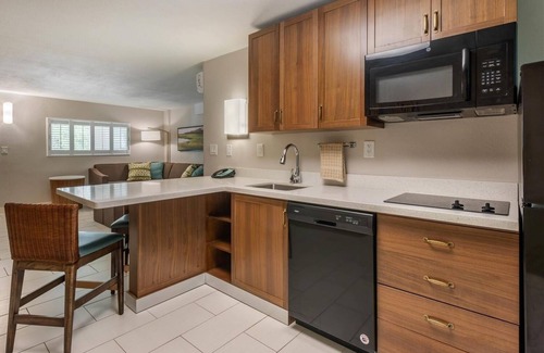 Jekyll Island Casa | Lovely 1BR Suite at the Heart of Jekyll Island Adventures | Onsite Pool, Parking