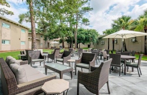 Jekyll Island Casa | Lovely 1BR Suite at the Heart of Jekyll Island Adventures | Onsite Pool, Parking
