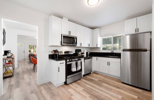 Southeastern Sacramento Casa | Lovely 2 bdrm/1bth close to Downtown Sacramento!