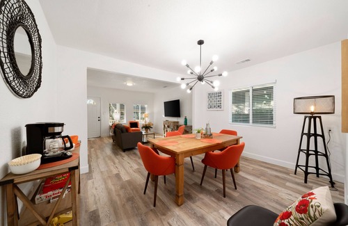 Southeastern Sacramento Casa | Lovely 2 bdrm/1bth close to Downtown Sacramento!