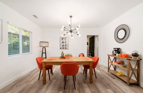 Southeastern Sacramento Casa | Lovely 2 bdrm/1bth close to Downtown Sacramento!