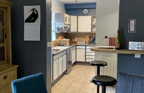 Orsay Apartamento | Lovely 2 bdrm appt in heart of Orsay, 30 mins from Paris