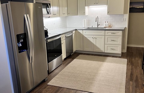Trestle Glen Casa | Lovely 2 bed/1 bath duplex unit with parking, in-unit laundry and shared yard.