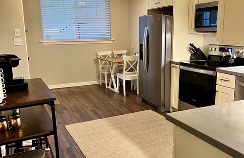 Trestle Glen Casa | Lovely 2 bed/1 bath duplex unit with parking, in-unit laundry and shared yard.