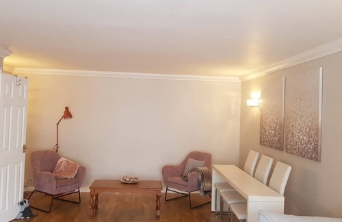 Abbey Apartamento | Lovely 2 bed 2 bath apartment in the heart of wimbledon