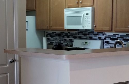 Woodbridge Apartamento | Lovely 2 bed 2 bath rental w/ balcony/fireplace near DC