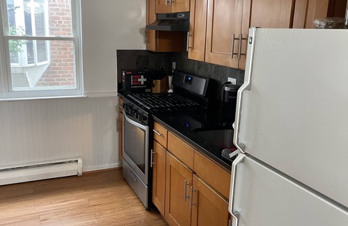 Canarsie Casa | Lovely 2 bed/ bathroom apartment with open parking