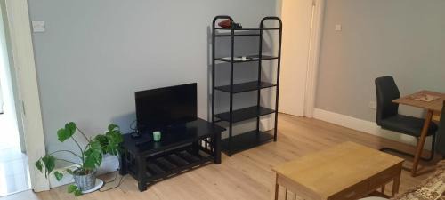 Blackrock Apartamento | Lovely 2 Bed Garden Level Apartment Blackrock