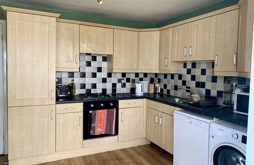 Leeds Casa | Lovely 2-bed House in Bramley With Field View