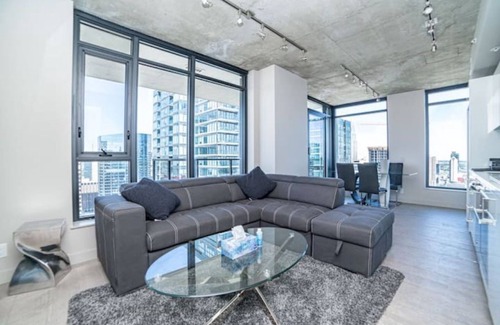 Connaught Condominio | lovely 2 bed with 2 bath condo in downtown