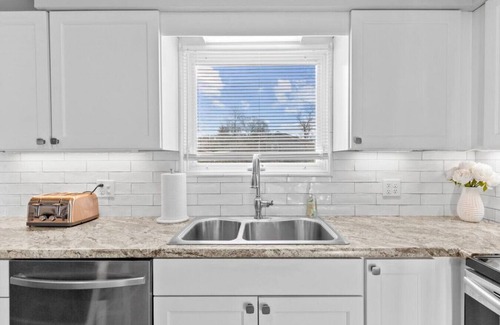South Burlington Apartamento | Lovely 2-Bedroom Condo, Close to Burlington/Airport!