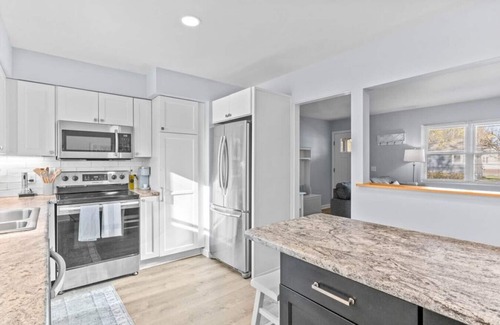 South Burlington Apartamento | Lovely 2-Bedroom Condo, Close to Burlington/Airport!