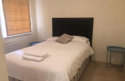 Basingstoke Apartamento | Lovely 2 bedroom 2 baths flat with free parking