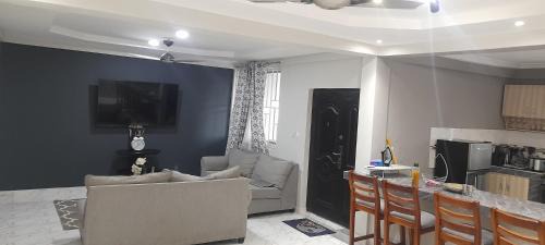 Kasoa Apartamento | Lovely 2-Bedroom and 2 Bathroom Apartment