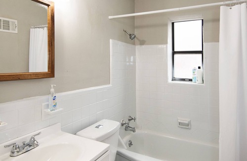 Lindenwood Park Apartamento | Lovely 2 bedroom apartment with free parking