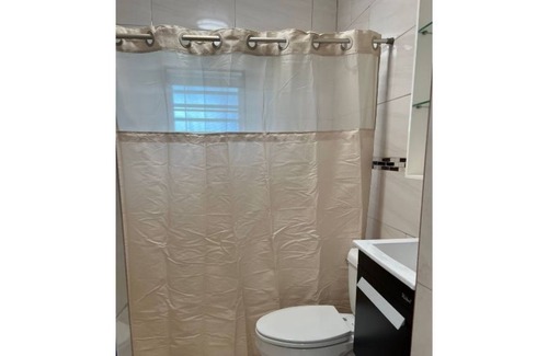 Camaceyes Apartamento | Lovely 2-bedroom apt # 5 only 5 minutes away from crashboat beach.