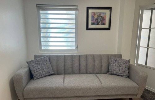 Camaceyes Apartamento | Lovely 2-bedroom apt # 5 only 5 minutes away from crashboat beach.