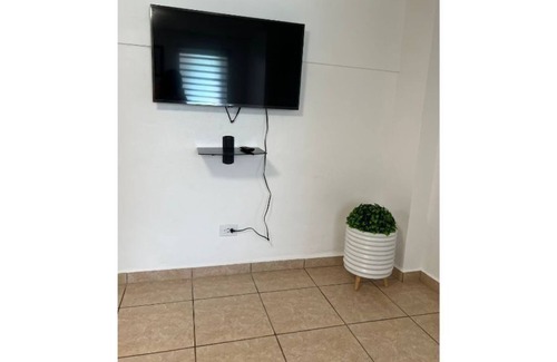 Camaceyes Apartamento | Lovely 2-bedroom apt # 5 only 5 minutes away from crashboat beach.