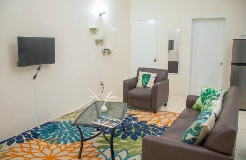 Saint John Parish Apartamento | Lovely 2-Bedroom Apt Sleeps 3 Warm & Cosy