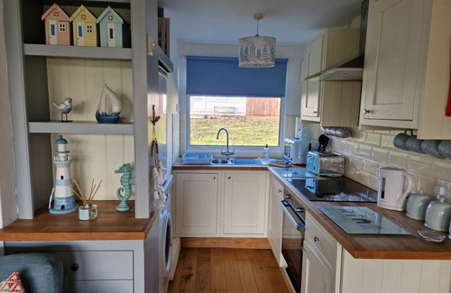Dartmouth Chalet De Esquí | Lovely 2 bedroom chalet sleeps 6 in Dartmouth WIFI Electric inc Pet friendly.