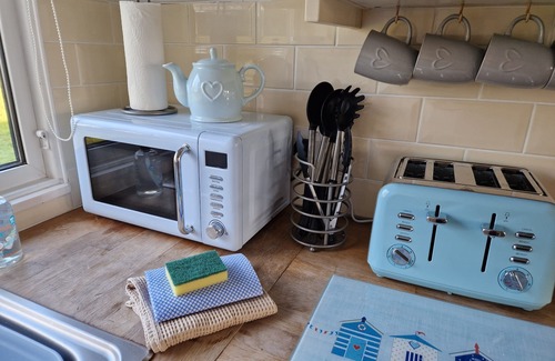 Dartmouth Chalet De Esquí | Lovely 2 bedroom chalet sleeps 6 in Dartmouth WIFI Electric inc Pet friendly.