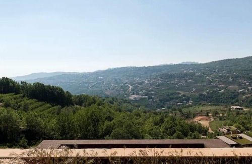 Kfardebian Apartamento | Lovely 2 bedroom chalet with terrace
