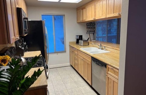 Tahoe Village Condominio | Lovely 2 Bedroom Condo w/Fireplace By Heavenly