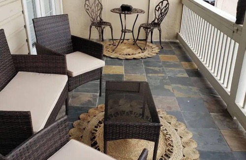 Taylor Lake Village Condominio | Lovely 2 Bedroom condo with marina view and pool