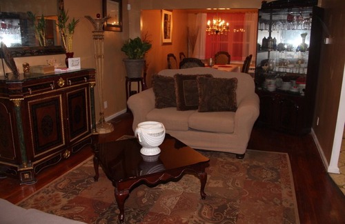 Canarsie Casa | Lovely 2 bedroom duplex home.