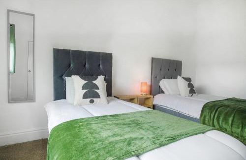Langley Park Casa | Lovely 2-Bedroom Home in Langley Park, Sleeps 4