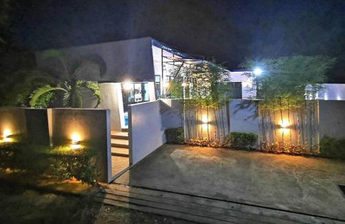 Pansol Apartamento | Lovely 2-bedroom hotspring resort