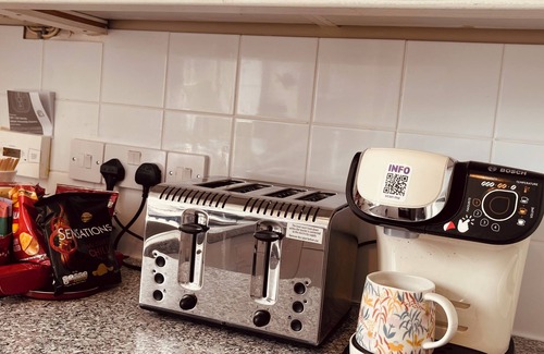 Bath Casa | Lovely 2 bedroom house in Bath parking garden WiFi easy access to the centre