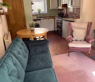Belfast Casa | Lovely 2 bedroom house overlooking park, Free parking