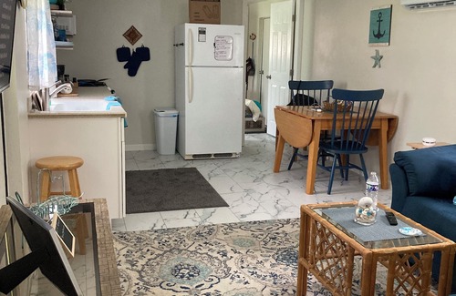 Taylor Creek Casa | Lovely 2-bedroom mobile home with AC in Okeechobee, on the canal near the locks.